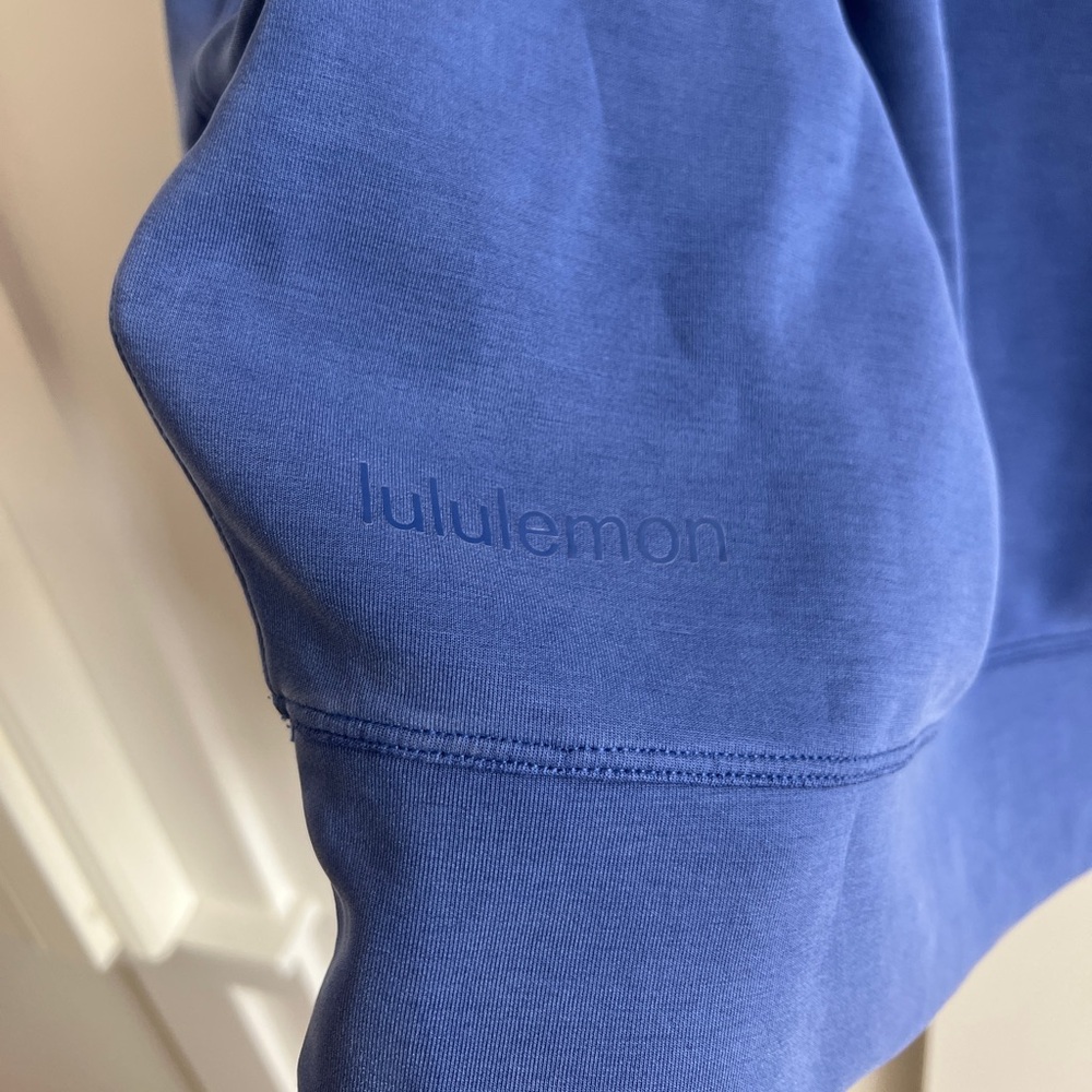 Lululemon Softstreme Perfectly Oversized Blue Cropped Crew - Women’s 6 - Picture 3 of 4
